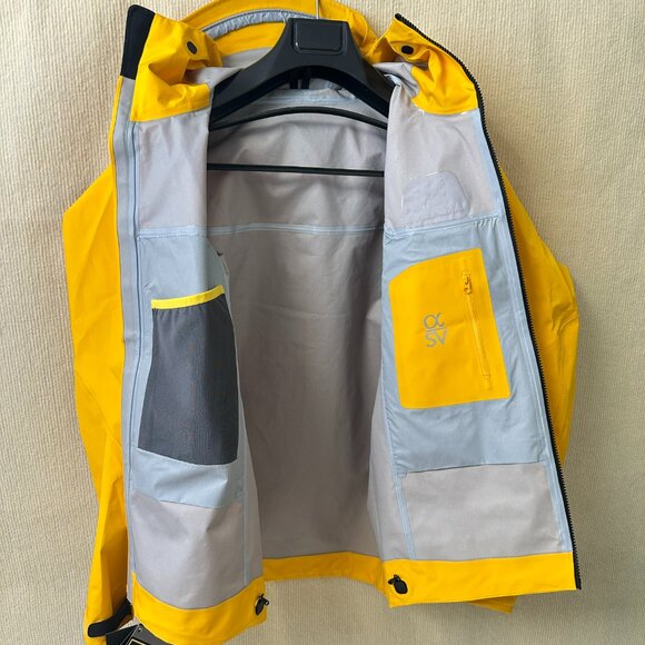 NWT Arc'teryx Alpha SV Jacket - Yellow GORE-TEX Pro, Waterproof Mountaineering - Picture 8 of 10